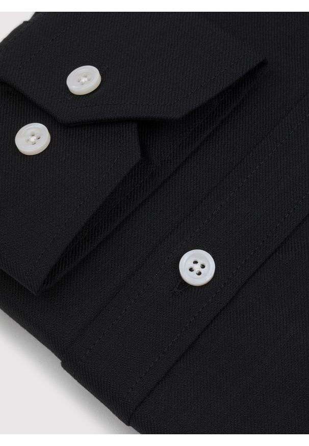 Pako Lorente - PAKO LORENTE – Czarna bawełniana koszula męska. Kolor: czarny, zielony. Materiał: bawełna. Długość rękawa: długi rękaw. Długość: długie. Wzór: gładki