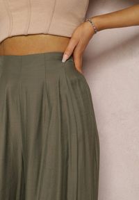 Renee - Ciemnozielone Spodnie Aedaris. Stan: podwyższony. Kolor: zielony. Materiał: tkanina. Wzór: gładki, ażurowy. Styl: klasyczny #2
