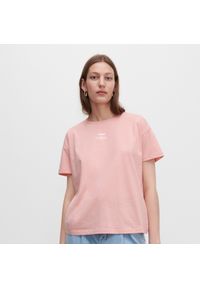 Reserved - T-shirt z napisem - Różowy. Kolor: różowy. Wzór: napisy #1