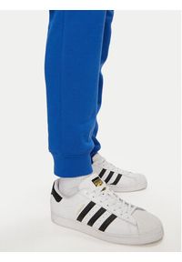 Adidas - adidas Spodnie dresowe Trefoil Essentials IR7806 Niebieski Regular Fit. Kolor: niebieski. Materiał: syntetyk #5