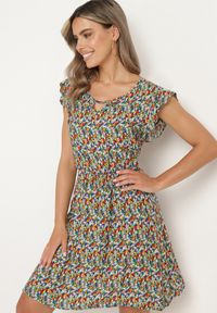 Born2be - Granatowo-Niebieska Bawełniana Sukienka w Kwiaty z Gumką w Talii i Falbanką Dimllara. Okazja: na co dzień. Kolor: niebieski. Materiał: bawełna. Wzór: kwiaty. Styl: klasyczny, casual, elegancki #7