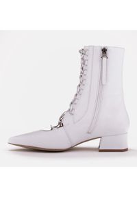 Marco Shoes Plecione botki z rzemykiem białe. Kolor: biały #5
