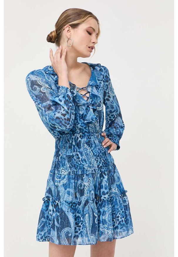Guess sukienka kolor niebieski mini rozkloszowana. Kolor: niebieski. Typ sukienki: rozkloszowane. Długość: mini