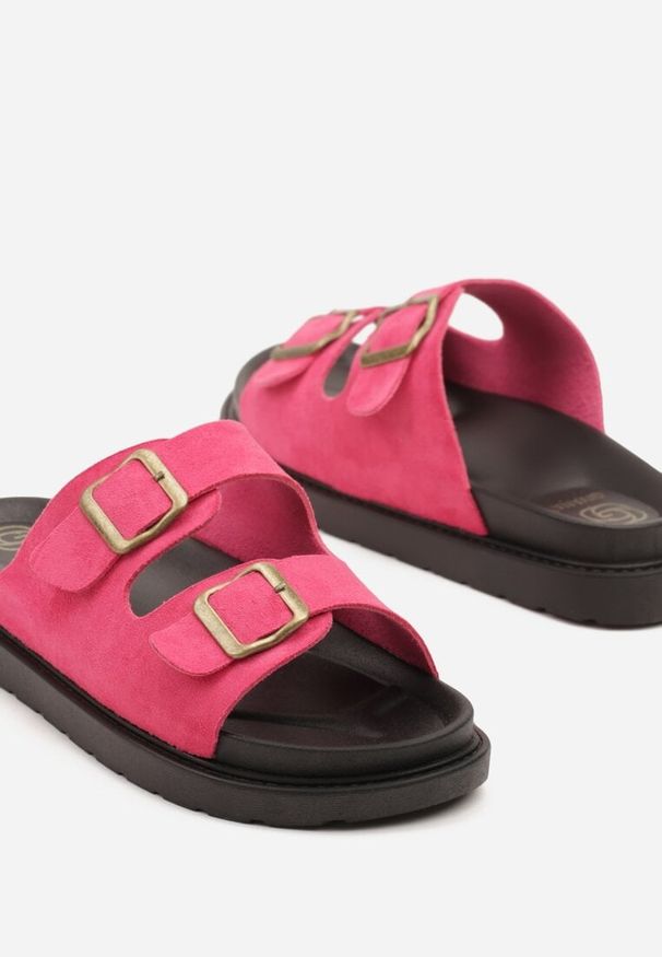 Renee - Fuksjowe Klapki w Casualowym Stylu ze Sprzączkami Cinea. Okazja: na co dzień. Kolor: różowy. Materiał: skóra, zamsz, jeans. Obcas: na płaskiej podeszwie. Styl: casual