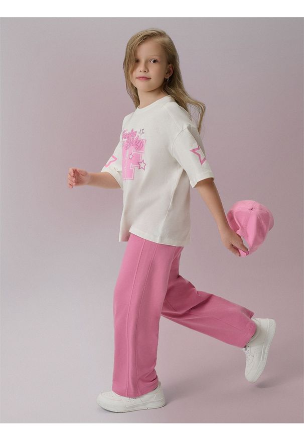 4f - 4F T-shirt loose z nadrukiem dziewczęcy - biały 122/128 (6-8 lat). Okazja: na co dzień. Kolor: biały. Materiał: dzianina, bawełna. Wzór: nadruk. Sezon: lato. Styl: casual