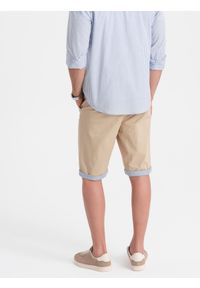 Ombre Clothing - Szorty męskie chinosy z kontrastowym podwinięciem – piaskowe V10. Okazja: na imprezę, do pracy, na co dzień. Materiał: tkanina, elastan, bawełna. Długość: krótkie. Wzór: kolorowy. Sezon: lato. Styl: wakacyjny, casual #7