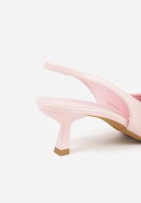 Renee - Różowe Czółenka Sandały Vices na Kaczuszce Typu Slingback Ozdobione Metaliczną Aplikacją Lilarunea. Okazja: na co dzień. Kolor: różowy. Materiał: jeans. Wzór: aplikacja. Sezon: lato. Obcas: na szpilce. Styl: elegancki, casual #6