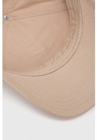 Hugo - HUGO czapka z daszkiem bawełniana kolor beżowy z aplikacją. Kolor: beżowy. Materiał: bawełna. Wzór: aplikacja #2