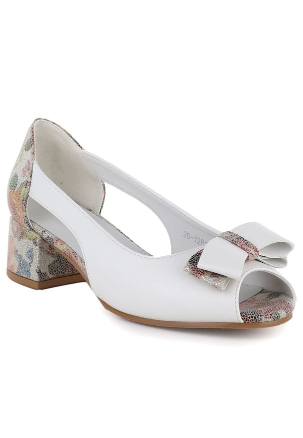 POTOCKI - Czółenka na klocku open toe z kokardka białe Potocki 12812. Nosek buta: otwarty. Kolor: biały. Materiał: skóra ekologiczna. Styl: elegancki