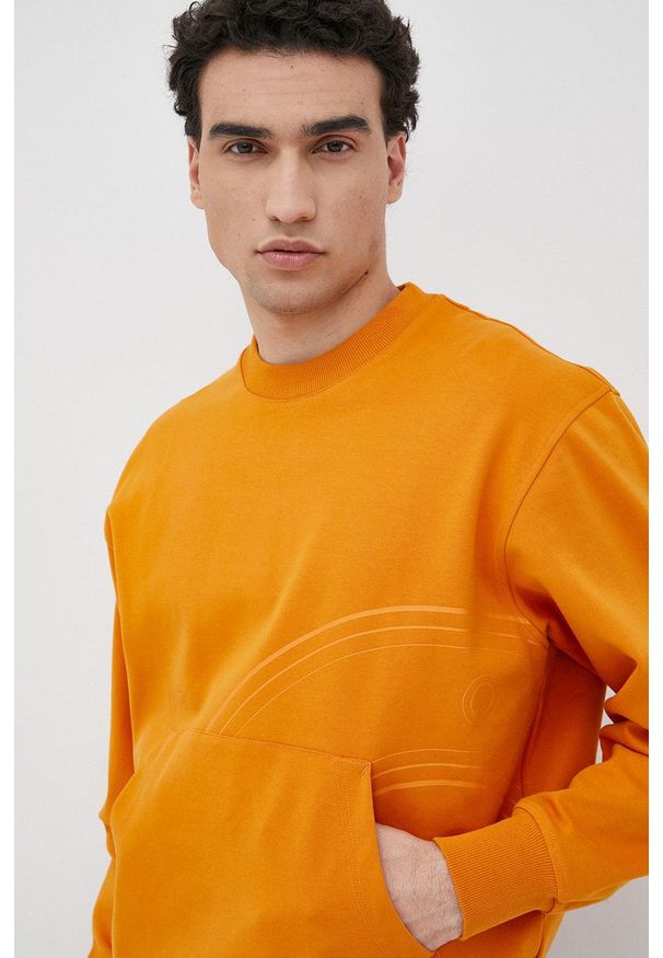 Liu Jo bluza M122P203CIRCLECREW męska kolor pomarańczowy z nadrukiem. Kolor: pomarańczowy. Wzór: nadruk