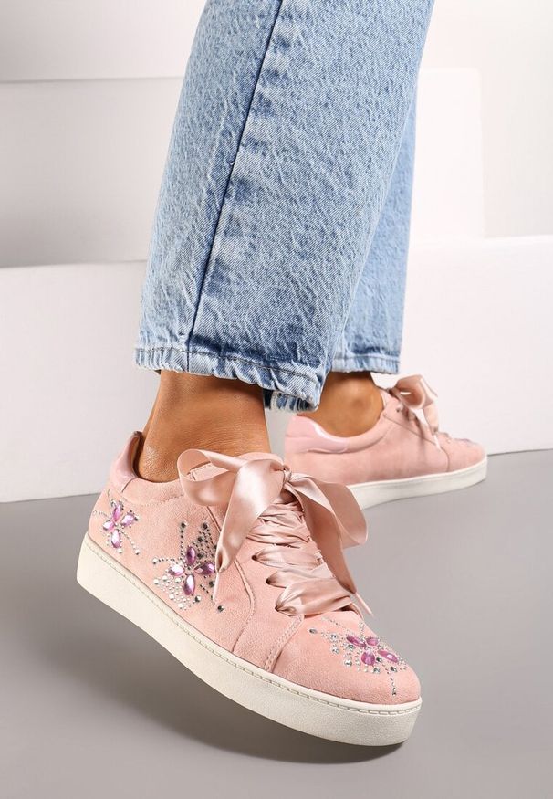 Born2be - Różowe Sneakersy Sateen. Wysokość cholewki: przed kostkę. Nosek buta: okrągły. Kolor: różowy. Materiał: jeans, satyna, skóra. Szerokość cholewki: normalna. Wzór: aplikacja, kolorowy