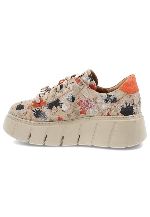 Pomarańczowe Sneakersy Maciejka Stylowe Obuwie Damskie Z Ciekawą Cholewką. Zapięcie: sznurówki. Kolor: beżowy. Materiał: skóra. Szerokość cholewki: normalna. Wzór: aplikacja. Styl: elegancki