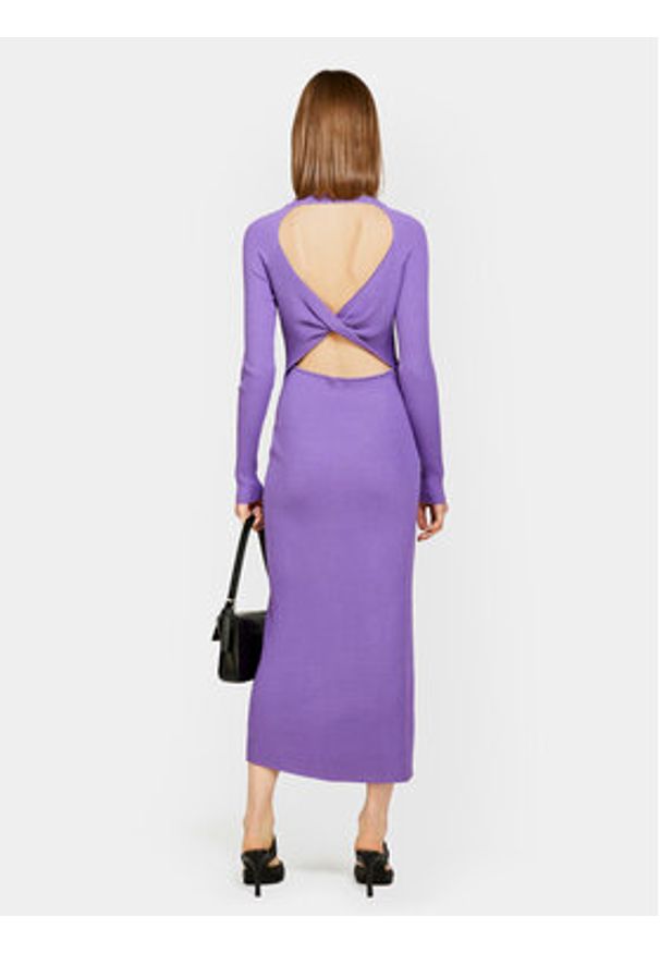 Sisley Sukienka dzianinowa 1B7YMV00M Fioletowy Slim Fit. Kolor: fioletowy. Materiał: syntetyk