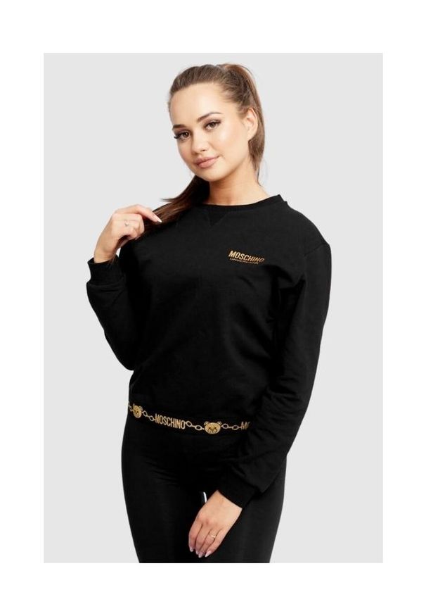 MOSCHINO Czarna bluza damska ze złotym logo. Kolor: czarny. Materiał: prążkowany, guma. Wzór: aplikacja
