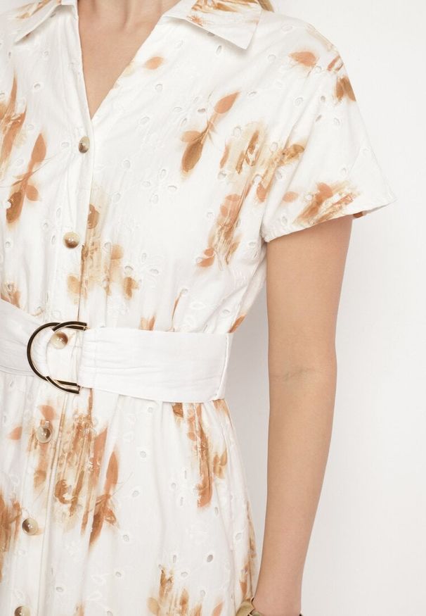 Born2be - Biało-Pomarańczowa Ażurowa Sukienka z Bawełny o Koszulowym Kroju z Paskiem Melpio. Okazja: na co dzień. Kolor: biały. Materiał: bawełna. Wzór: ażurowy. Typ sukienki: koszulowe. Styl: elegancki, klasyczny, casual