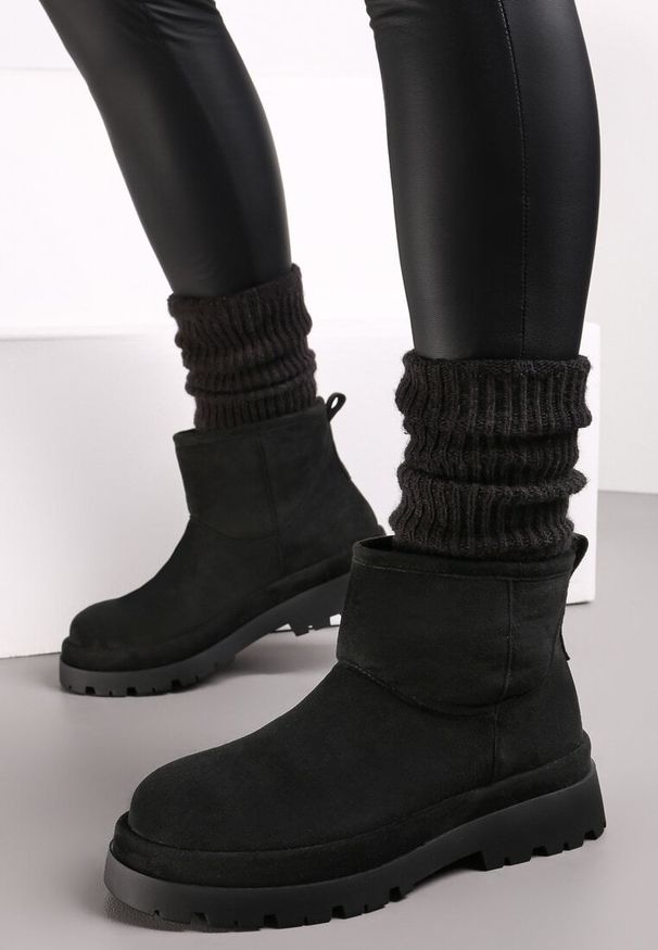 Born2be - Czarne Wsuwane Botki Śniegowce na Grubej Podeszwie za Kostkę Vastor. Wysokość cholewki: za kostkę. Zapięcie: bez zapięcia. Kolor: czarny. Styl: elegancki