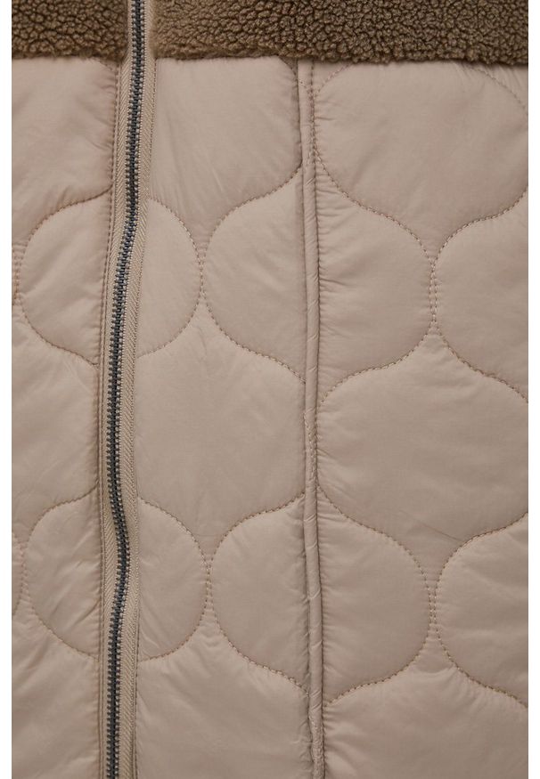 Vero Moda Kurtka damska kolor brązowy przejściowa. Okazja: na co dzień. Kolor: brązowy. Materiał: poliester, tkanina. Wzór: gładki. Styl: casual