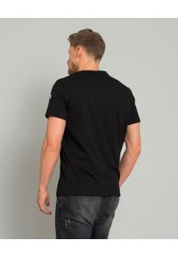 MONCLER - Czarna koszulka z logo. Kolor: czarny. Materiał: bawełna. Wzór: nadruk #4