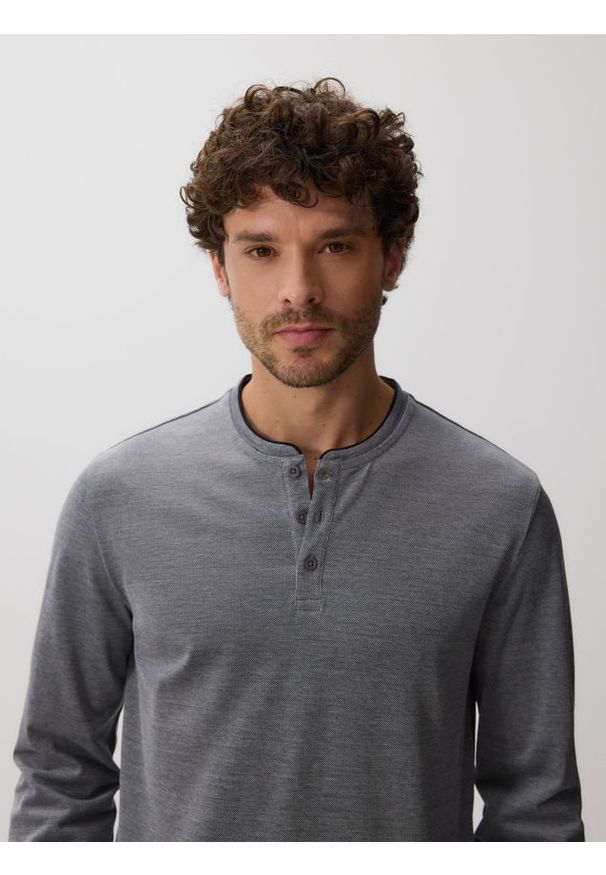 Reserved - Bawełniany longsleeve slim - ciemnoszary. Kolor: szary. Materiał: bawełna. Długość rękawa: długi rękaw
