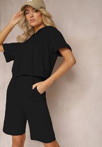 Renee - Czarny Komplet Dresowy Bluza z Kapturem i Krótkimi Rękawami oraz Szorty Choana. Kolor: czarny. Materiał: dresówka