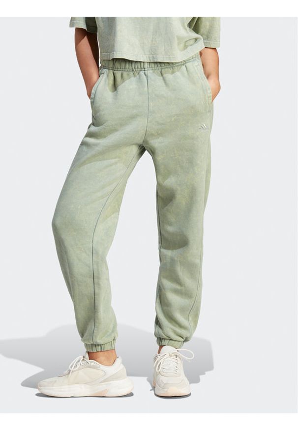 Adidas - adidas Spodnie dresowe ALL SZN Fleece Washed IL3272 Zielony Loose Fit. Kolor: zielony. Materiał: bawełna, dresówka
