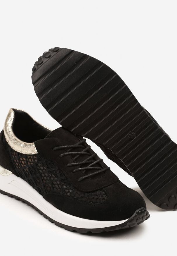 Renee - Czarne Sneakersy z Ażurowym Zdobieniem i Metalicznymi Wstawkami Sesovienna. Okazja: na co dzień. Kolor: czarny. Materiał: jeans. Wzór: aplikacja, ażurowy