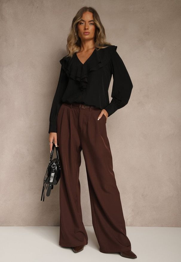 Renee - Czarna Koszula Vices z Dekoltem z Falbanami i Bufiastymi Rękawami Zoiruna. Kolor: czarny. Materiał: jeans. Styl: boho