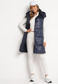 Born2be - Granatowa Kamizelka o Długim Pikowanym Fasonie z Odpinanym Kapturem Glonte. Okazja: na co dzień. Kolor: niebieski. Materiał: tkanina, materiał. Długość: długie. Styl: casual, klasyczny #5