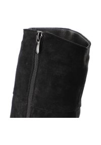 Czarne Kozaki S.Barski Wygodne Buty Damskie. Zapięcie: klamry. Kolor: czarny. Wzór: paski. Wysokość cholewki: za kolano. Materiał: materiał. Sezon: zima, jesień. Obcas: na obcasie. Styl: klasyczny, elegancki. Wysokość obcasa: średni #3