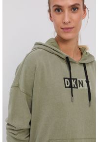 DKNY - Dkny Bluza bawełniana damska kolor zielony z kapturem gładka. Okazja: na co dzień. Typ kołnierza: kaptur. Kolor: zielony. Materiał: bawełna. Długość rękawa: długi rękaw. Długość: długie. Wzór: gładki. Styl: casual #4