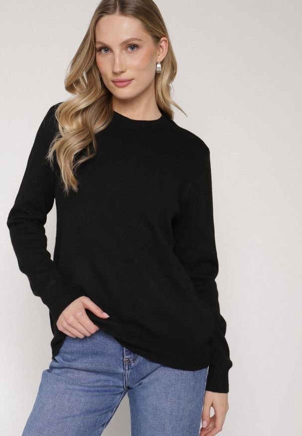 Born2be - Czarny Casualowy Sweter z Wełną i Bawełną Nedalla. Okazja: na co dzień. Kolor: czarny. Materiał: wełna, bawełna. Długość rękawa: długi rękaw. Długość: długie. Styl: casual