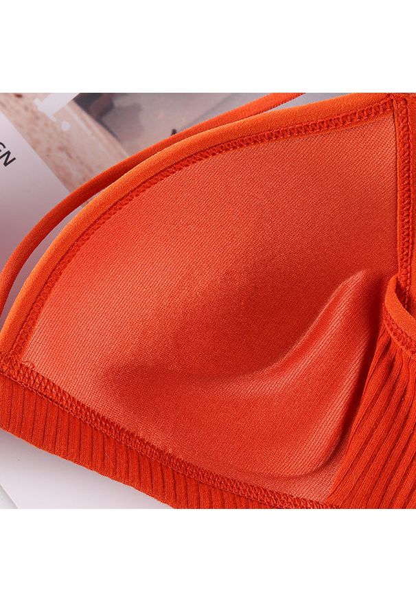 Intica - Biustonosz bez fiszbin miękki na co dzień Najiba. Kolor: czarny. Materiał: materiał, skóra