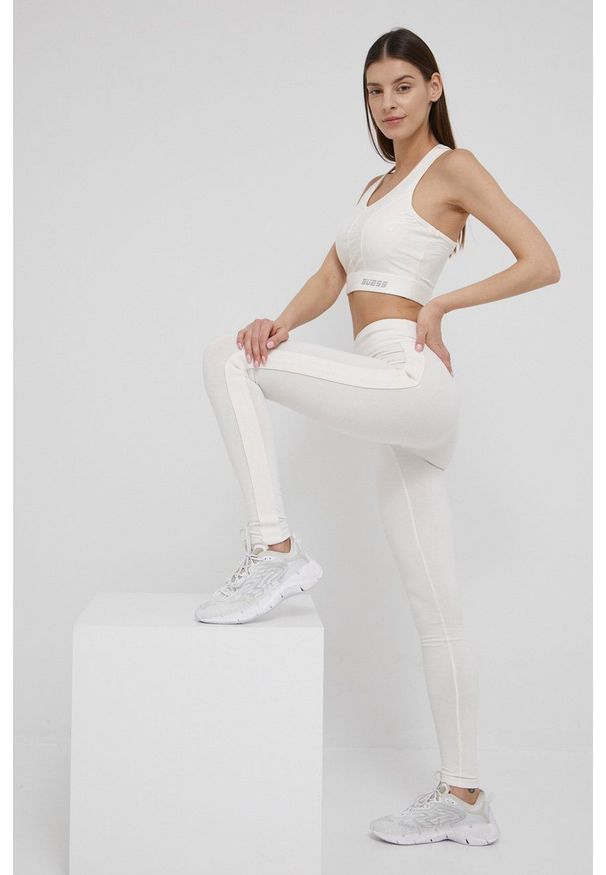 Guess legginsy damskie kolor beżowy z aplikacją. Stan: podwyższony. Kolor: beżowy. Materiał: poliester. Wzór: aplikacja