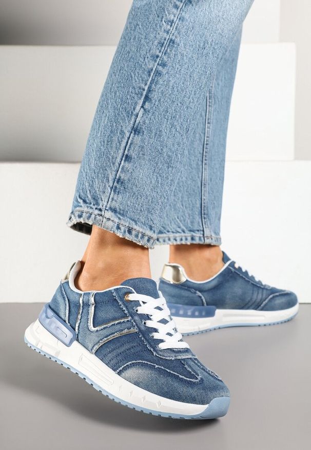 Renee - Ciemnoniebieskie Sneakersy na Grubej Podeszwie Zdobione Przetarciami Ninilitia. Okazja: na co dzień, na spacer. Kolor: niebieski. Materiał: jeans. Wzór: aplikacja. Sport: turystyka piesza