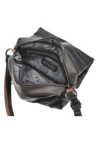 Stylowa Brązowa Torebka Damska Z Klapką Anekke. Kolor: brązowy. Wzór: nadruk. Materiał: skórzane. Styl: elegancki #5