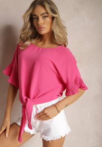 Renee - Różowa Bluzka na Dole Wiązana z Falbanką przy Ramionach Ratellsa. Kolor: różowy #1