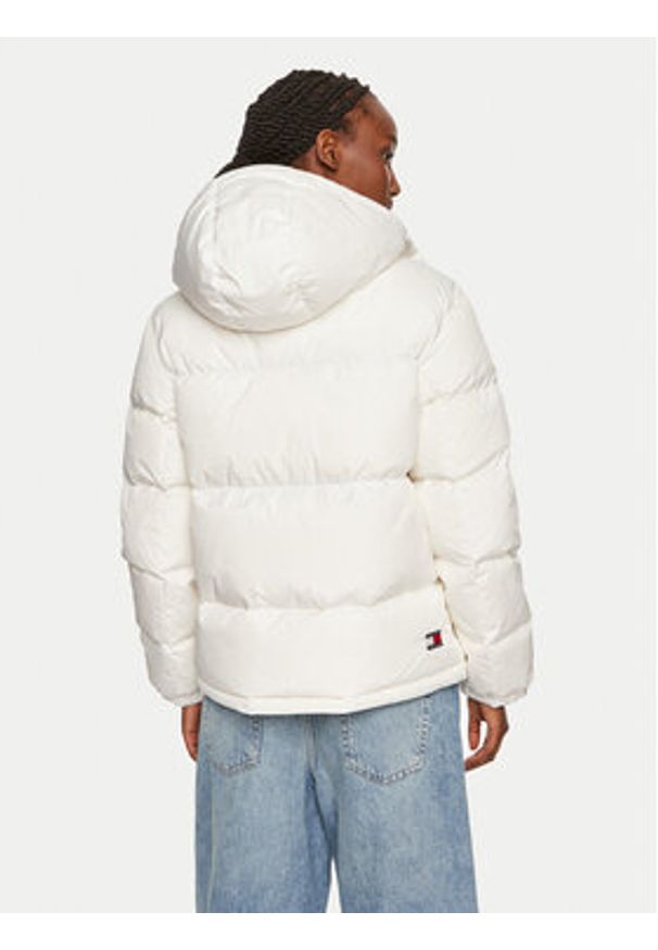 Tommy Jeans Kurtka puchowa Alaska DW0DW18610 Biały Regular Fit. Kolor: biały. Materiał: syntetyk