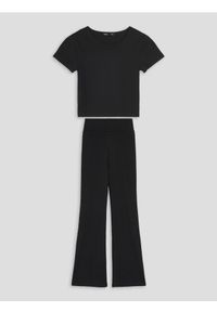 Sinsay - Bawełniany komplet w prążek - koszulka i spodnie flare - czarny. Kolor: czarny. Materiał: bawełna. Wzór: prążki #1