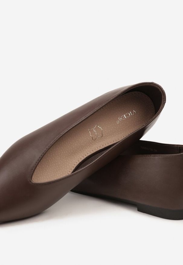 Renee - Ciemnobrązowe Balerinki Vices z Wkładką ze Skóry Naturalnej w Klasycznym Stylu Nalivee. Okazja: na co dzień. Kolor: brązowy. Materiał: skóra. Styl: klasyczny