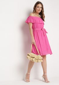 Born2be - Fuksjowa Sukienka Hiszpanka z Ozdobnym Haftem i Paskiem w Talii Perenna. Okazja: na co dzień. Typ kołnierza: dekolt hiszpanka. Kolor: różowy. Wzór: haft. Styl: casual, elegancki, wizytowy #6