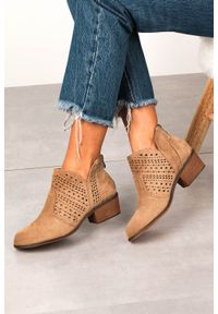 Casu - Beżowe botki wiosenne ażurowe na niskim obcasie ze skórzaną wkładką casu l20x8/db. Kolor: beżowy. Materiał: skóra. Wzór: ażurowy. Sezon: wiosna. Obcas: na obcasie. Wysokość obcasa: niski #1