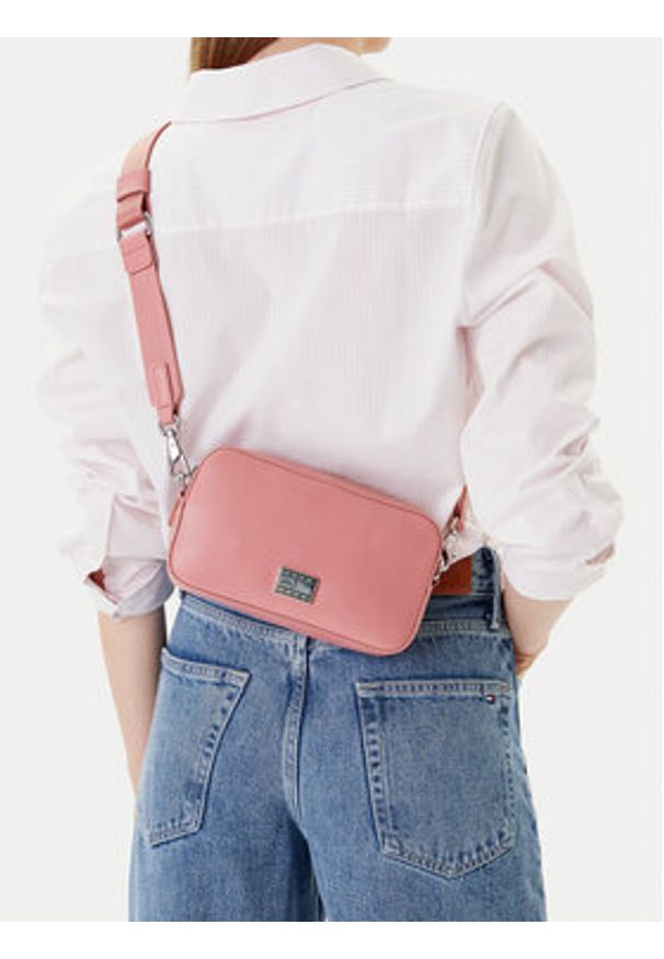 Tommy Jeans Torebka Tjw American Cool Camera Bag AW0AW17570 Różowy. Kolor: różowy. Materiał: skórzane