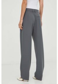 Samsoe & Samsoe - Samsoe Samsoe spodnie damskie kolor szary proste high waist. Okazja: na co dzień. Stan: podwyższony. Kolor: szary. Materiał: tkanina, poliester. Styl: casual #4