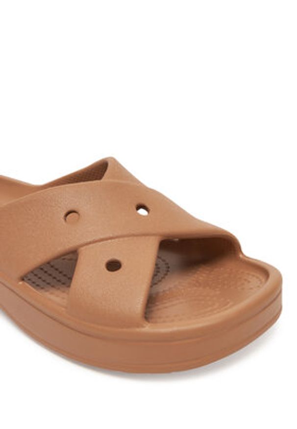 Crocs Klapki Cross Strap 210840 Brązowy. Kolor: brązowy