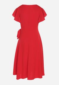 Born2be - Czerwona Rozkloszowana Sukienka Kopertowa z Wiązaniem w Talii Dannila. Kolor: czerwony. Wzór: aplikacja. Typ sukienki: kopertowe #6