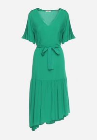Born2be - Ciemnozielona Sukienka Pudełkowa z Materiałowym Paskiem i Falbanką Dimovas. Typ kołnierza: dekolt w kształcie V. Kolor: zielony. Materiał: materiał #6