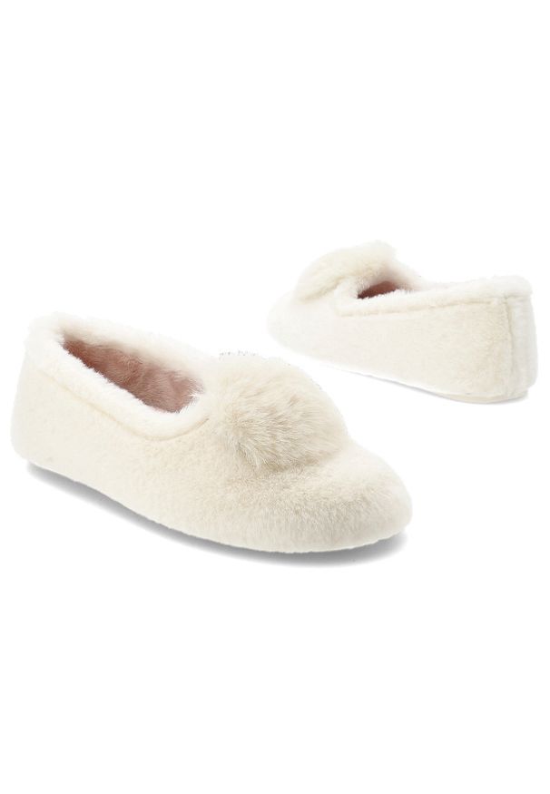 Białe Kapcie Macarena Wsuwane Ocieplane Obuwie Damskie. Okazja: do domu. Zapięcie: bez zapięcia. Kolor: biały. Materiał: materiał. Wzór: aplikacja