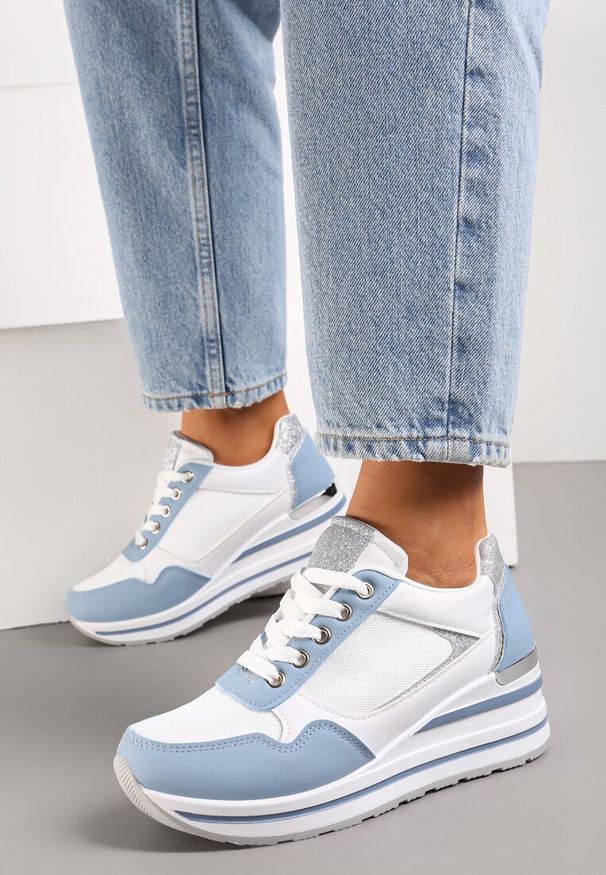 Born2be - Niebiesko-Białe Sneakersy na Grubej Podeszwie z Brokatowymi Wstawkami Dorcassa. Kolor: biały, niebieski