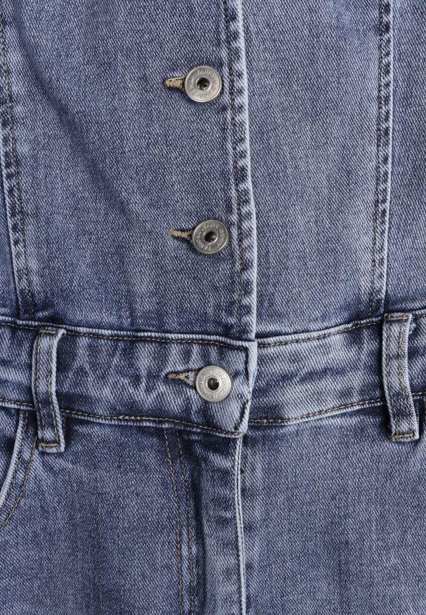 Born2be - Niebieski Jeansowy Kombinezon z Bawełny z Odkrytymi Plecami i Kołnierzykiem Edaviael. Okazja: na co dzień. Kolor: niebieski. Materiał: bawełna, jeans. Styl: casual, klasyczny