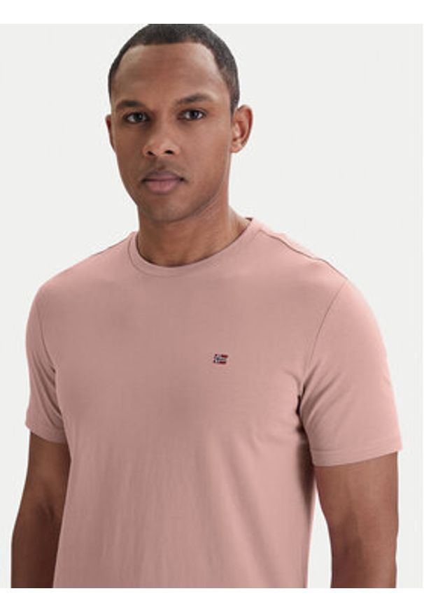 Napapijri T-Shirt Salis NP0A4H8D Różowy Regular Fit. Kolor: różowy. Materiał: bawełna